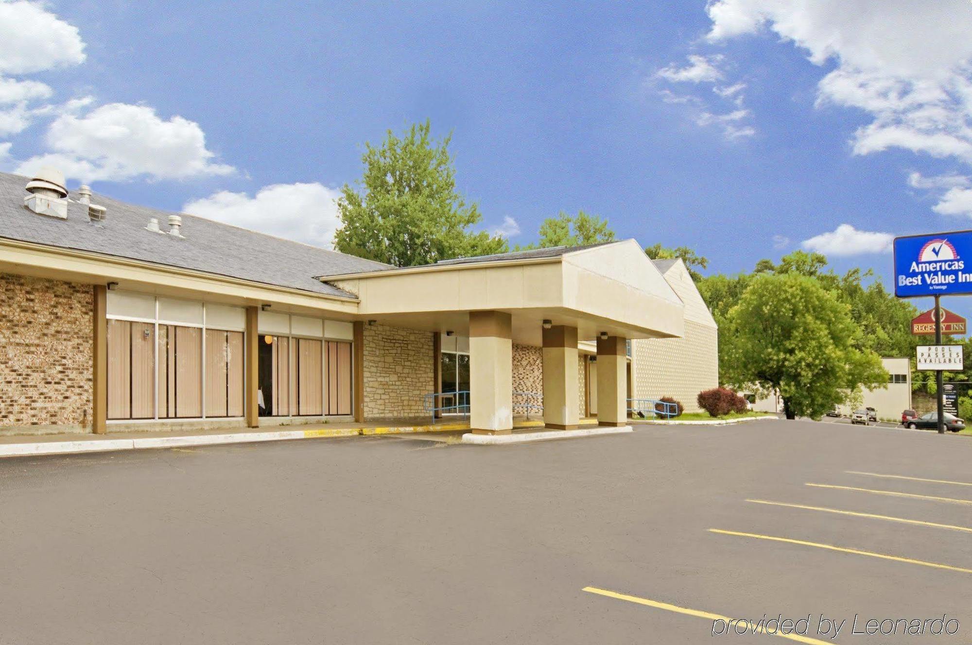 Americas Best Value Inn Manhattan Exterior foto
